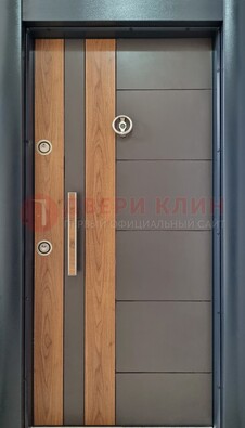 Коричневая входная дверь c МДФ панелью ЧД-01 в частный дом в Ростове-На-Дону