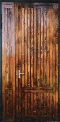 Коричневая металлическая дверь с евровагонкой ДЕ-10 в Ростове-На-Дону