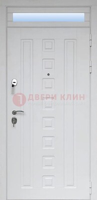 Белая металлическая дверь с фрамугой для коттеджа ДФГ-21 в Ростове-На-Дону