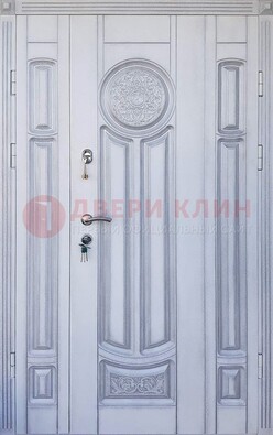 Белая двухстворчатая дверь с массивом дуба ДМД-72 в Ростове-На-Дону