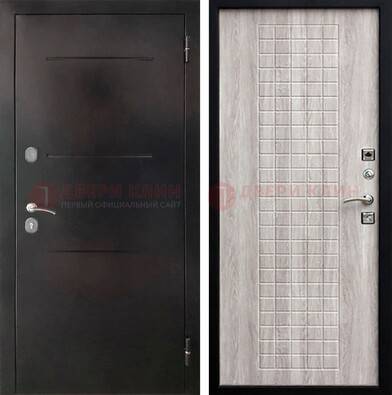 Черная железная дверь с порошковым покрытием и филенчатой МДФ ДП-221 в Ростове-На-Дону