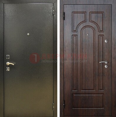 Железная темно-серая дверь с порошковым напылением и МДФ Тисненый орех ДП-275 в Ростове-На-Дону