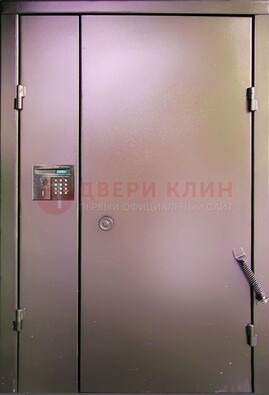 Коричневая стальная дверь в подъезд ДПД-1 в Ростове-На-Дону