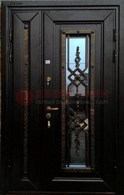 Парадная дверь со стеклом и ковкой ДПР-39 для квартиры в Ростове-На-Дону