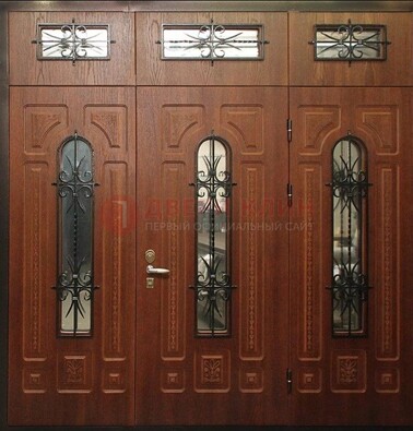 Парадная дверь с металлическими вставками и ковкой ДПР-72 в дом в Ростове-На-Дону