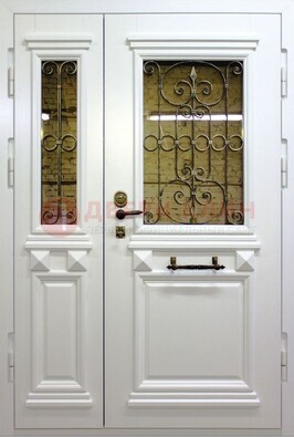 Белая парадная металлическая дверь со стеклом и ковкой ДПР-83 в Ростове-На-Дону
