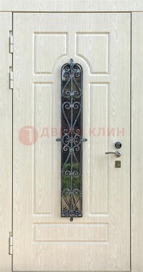 Светлая стальная дверь со стеклом и ковкой ДСК-118 в Ростове-На-Дону