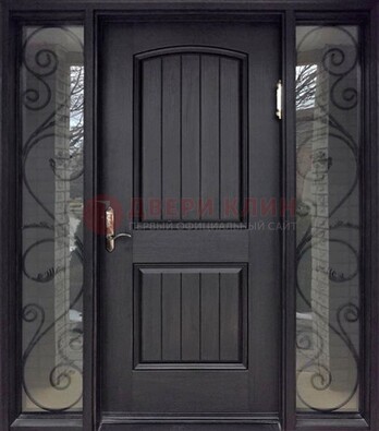 Черная уличная дверь со стеклом и ковкой фрамугами ДСК-140 в Ростове-На-Дону