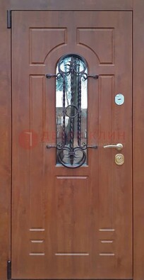 Темная железная дверь со стеклом и ковкой в коричневом цвете ДСК-154 в Ростове-На-Дону