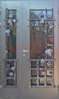 Распашная уличная дверь Порошок со стеклом и ковкой ДСК-221 в Ростове-На-Дону