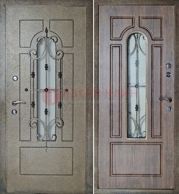Внешняя стальная дверь со стеклом и ковкой зеленой ДСК-22 в Ростове-На-Дону