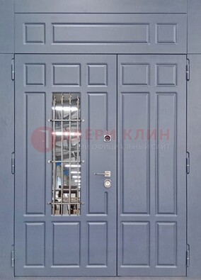 Серая двухстворчатая дверь Винорит со стеклом и ковкой ДСК-234 RAL 7024 в Ростове-На-Дону
