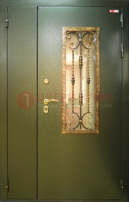 Стальная дверь со стеклом и ковкой ДСК-29 для квартиры в Ростове-На-Дону