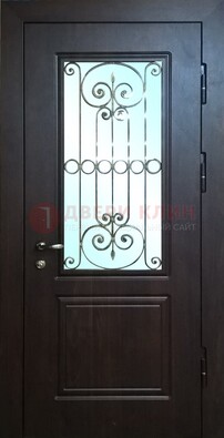 Железная дверь со стеклом и ковкой ДСК-65 для общественных зданий в Ногинске