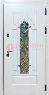 Белая остекленная металлическая дверь с ковкой ДСК-98 в Ростове-На-Дону