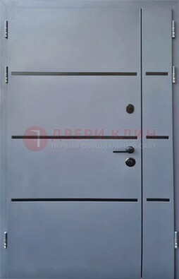 Серая металлическая тамбурная дверь с молдингами ДТМ-42 в Ростове-На-Дону