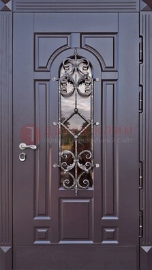 Темная уличная дверь с виноритом и стеклом с ковкой ДВТ-164 в Ростове-На-Дону