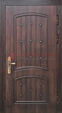 Коричневая уличная дверь с виноритом для дома ДВТ-235 в Ростове-На-Дону